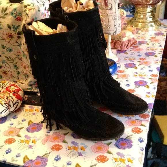 Boots - Picture 3 of 8